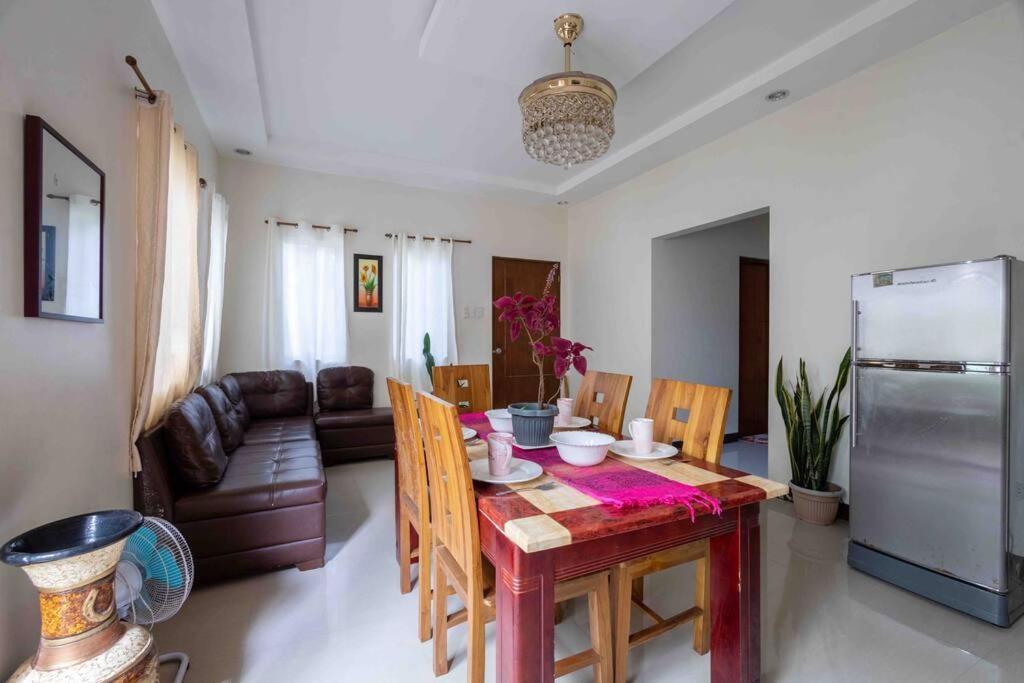 Four Bedroom Staycation House In Tagaytay Tagaytay City Bagian luar foto