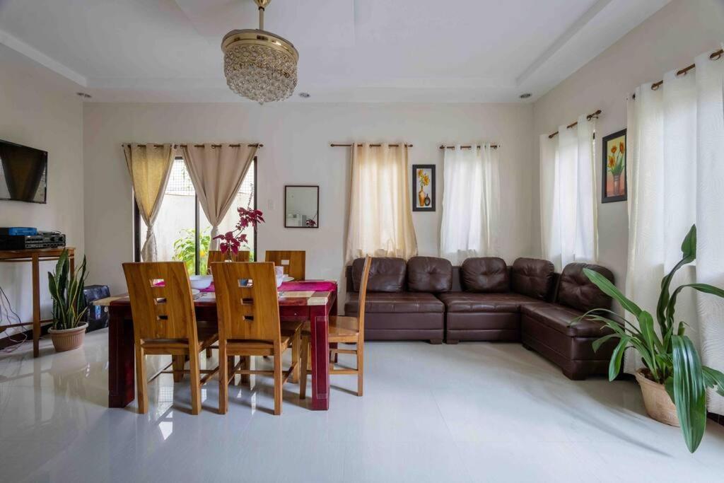 Four Bedroom Staycation House In Tagaytay Tagaytay City Bagian luar foto